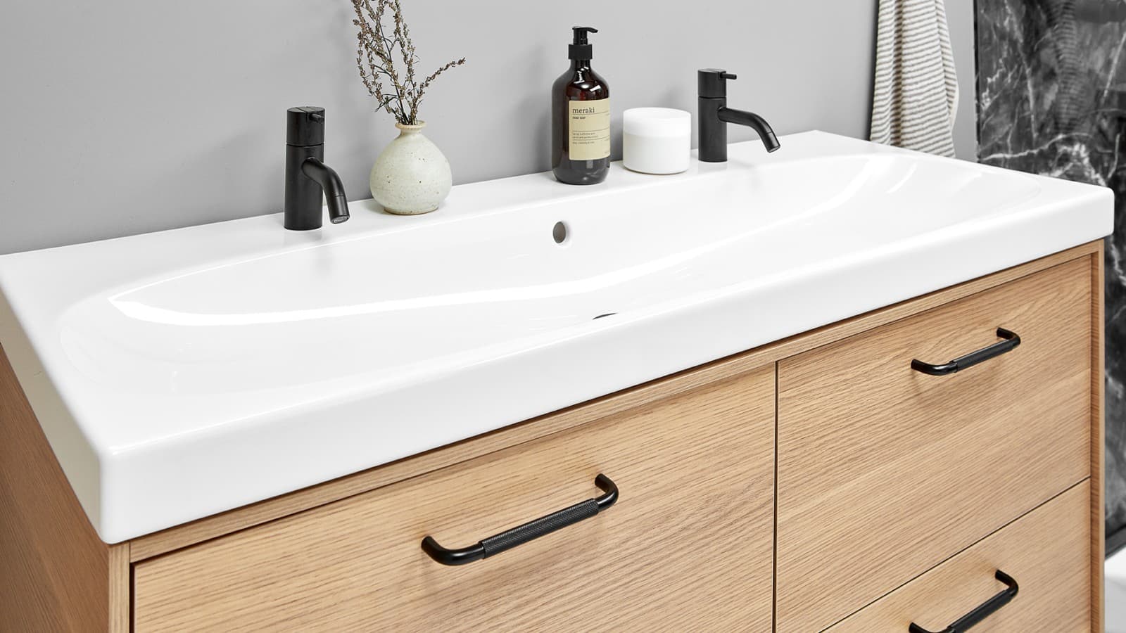 IDO pesuallas alakaapilla IDO pesuallas alakaapilla