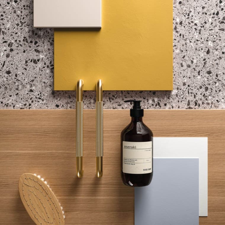 Kultaista ja keltaista yhdistettynä luonnon materiaaleihin Kultaista ja keltaista yhdistettynä luonnon materiaaleihin